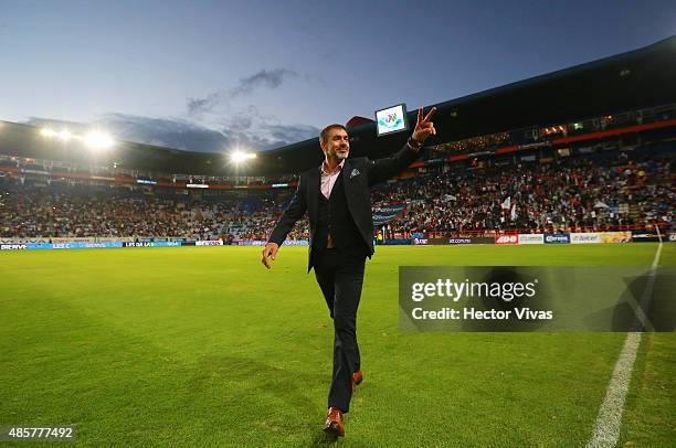 Gustavo Matosas coach of Atlas greets the fans prior a 7th round match between Pachuca and Atlas as part of the Apertura 2015 Liga MX at Hidalgo...