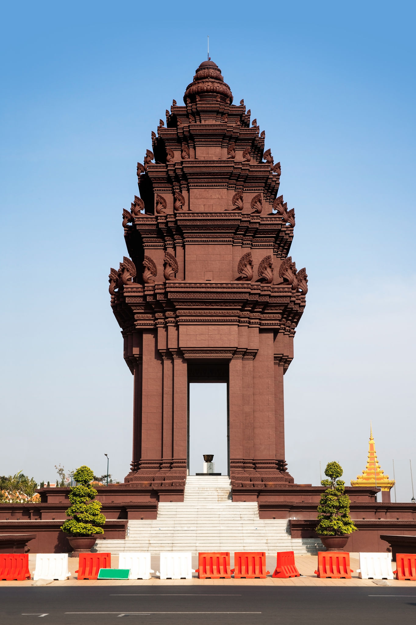 independence monument phnom penh