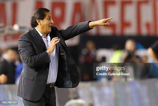 Ramon Diaz coach of of River Plate gives instructions to his players during a match between River Plate and Velez Sarsfield as part of 15th round of...