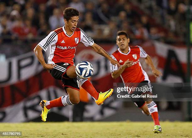 Manuel Lanzini of River Plate controls the ball during a match between River Plate and Velez Sarsfield as part of 15th round of Torneo Final 2014 at...