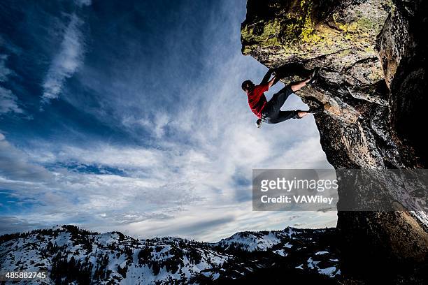 overhang - free climbing stock pictures, royalty-free photos & images