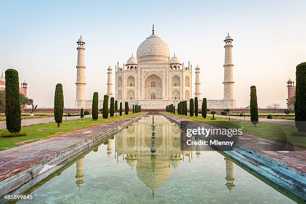denkmal taj mahal bei sonnenaufgang agra, indien - tadsch mahal stock-fotos und bilder