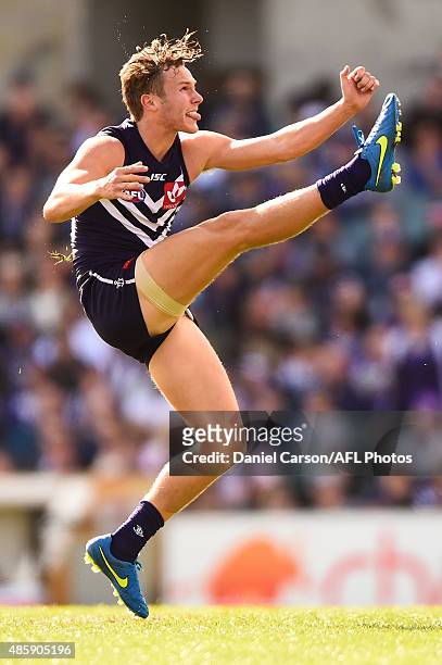Ed Langdon of the Fremantle Dockers kicks on goal during the 2015 AFL round 22 match between the Fremantle Dockers and the Melbourne Demons at Domain...