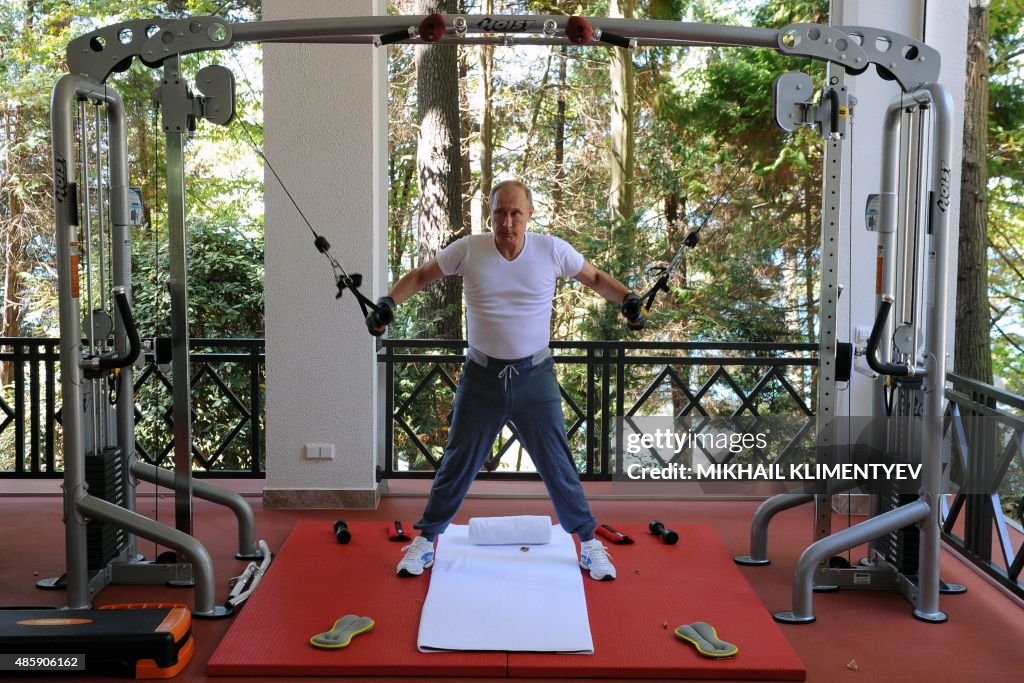 TOPSHOT-RUSSIA-PUTIN-GYM