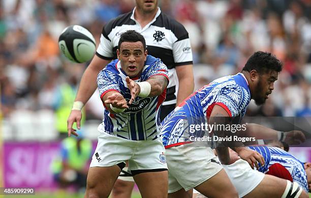 Kahn Fotuali'i of Samoa passes the ball during the Rugby Union match between the Barbarians and Samoa at the Olympic Stadium on August 29, 2015 in...