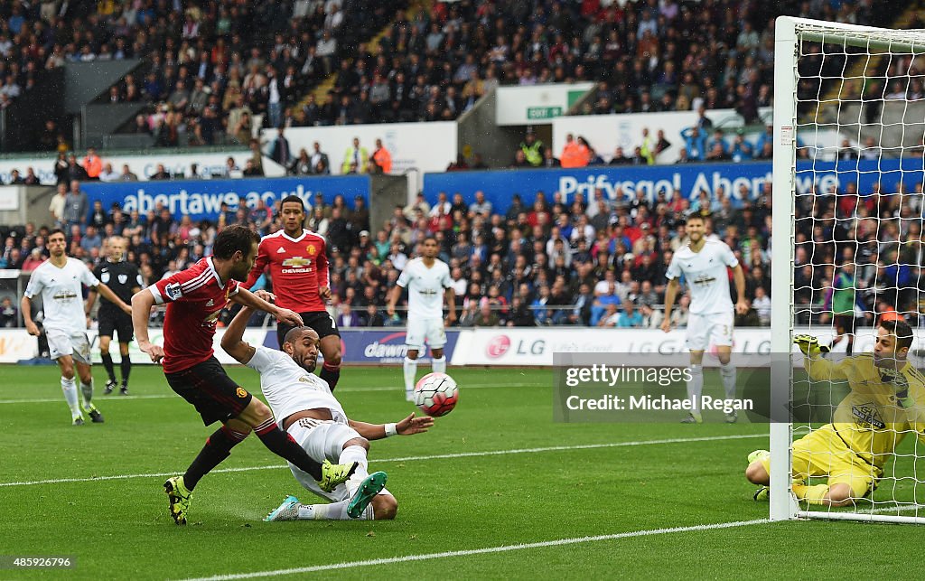 Swansea City v Manchester United - Premier League