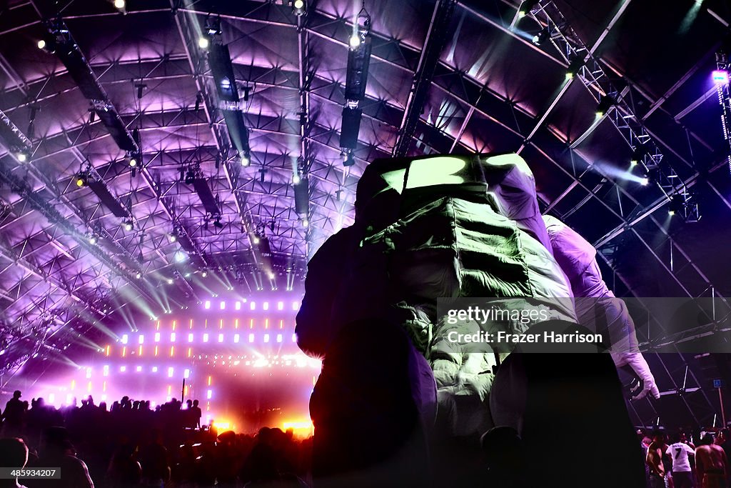 An Alternative View of 2014 Coachella Valley Music and Arts Festival - Weekend 2