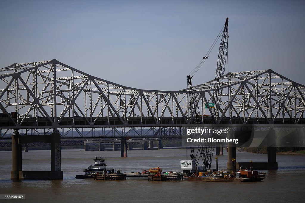 Barge Traffic On The Ohio River