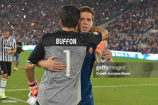 Wojciech Szczesny and Gianluigi Buffon after the Serie A match between AS Roma and Juventus FC at Stadio Olimpico on August 30, 2015 in Rome, Italy.