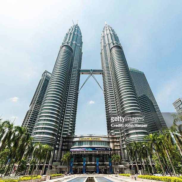 petronas towers, kuala lumpur, malaysia - petronas towers stock pictures, royalty-free photos & images