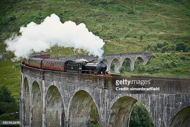the jacobite locomotive and glenfinnan viaduct - harry potter namngivet verk bildbanksfoton och bilder