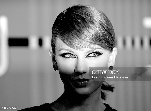 Singer Taylor Swift attends the 2015 MTV Video Music Awards at Microsoft Theater on August 30, 2015 in Los Angeles, California.