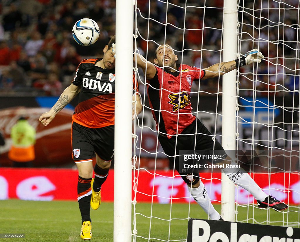 River Plate v Huracan - Torneo Primera Division 2015