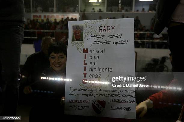 Fan holds up a sign greeting Gabriel Milito, coach of Estudiantes, before a match between Independiente and Estudiantes as part of 22nd round of...