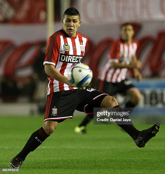 David Barbona, of Estudiantes, tries to block the ball during a match between Independiente and Estudiantes as part of 22nd round of Torneo Primera...