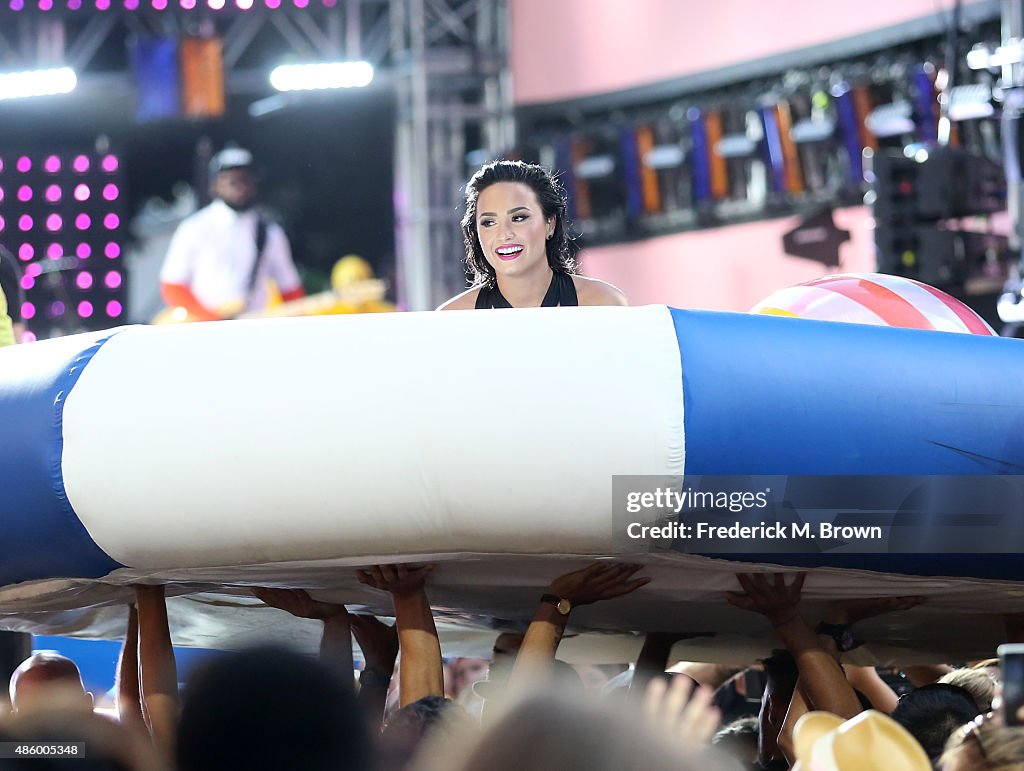 2015 MTV Video Music Awards - Pepsi Stage - Fixed Show