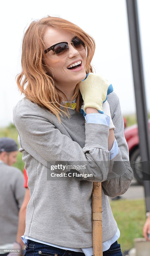 Cast Of "Amazing Spider-Man 2" Participate In "Be Amazing" Habitat Restoration Project