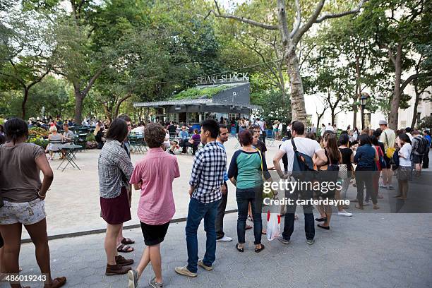 shake shack hamburger stand new york city - shake shack bildbanksfoton och bilder