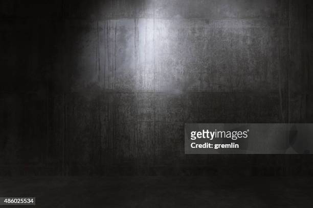 empty room, concrete walls and floor - jail room stockfoto's en -beelden