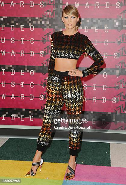 Singer Taylor Swift arrives at the 2015 MTV Video Music Awards at Microsoft Theater on August 30, 2015 in Los Angeles, California.