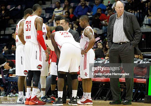 Associate head coach Paul Mokeski of the Rio Grande Valley Vipers stands next to his players during a timeout against the Santa Cruz Warriors on...