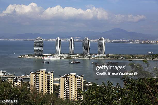 the view of phoenix island - sanya foto e immagini stock