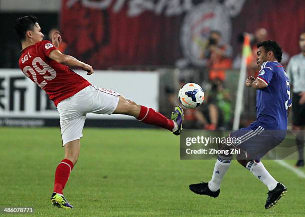 Antonio Monteiro Dutra of Yokohama F. Marinos competes for the ball with Gao Lin of Guangzhou Evergrande during the AFC Asian Champions League match...