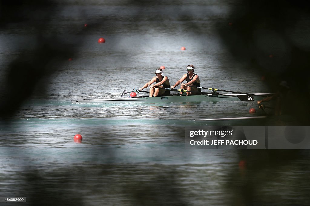 New Zealand's Chris Harris and Robert Manson compete in the men's ...