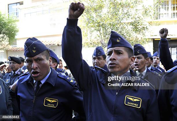 Армейские знаки в петлицах, на пуговицах, фуражках и флагах различных стран мира. ВВС. Часть 13 Армейские знаки в петлицах, на пуговицах, фуражках и флагах различных стран мира. ВВС. Часть 13 Авиация,Символизм,Армия,Униформа