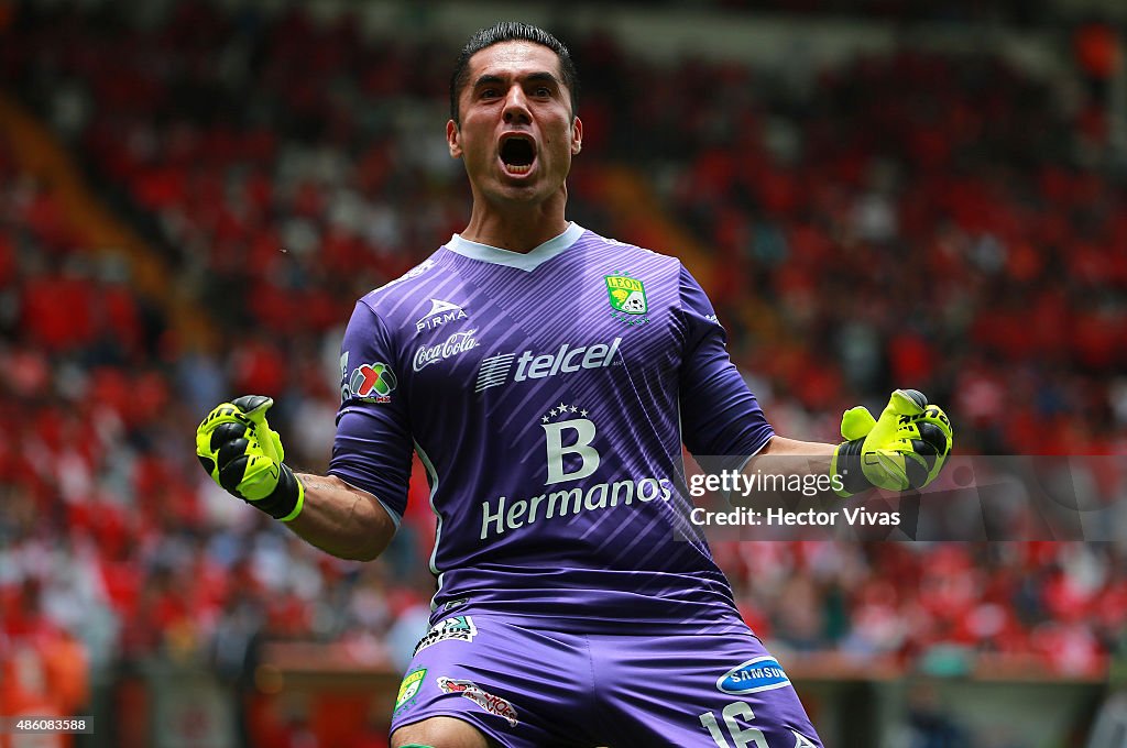 Toluca v Leon - Apertura 2015 Liga MX