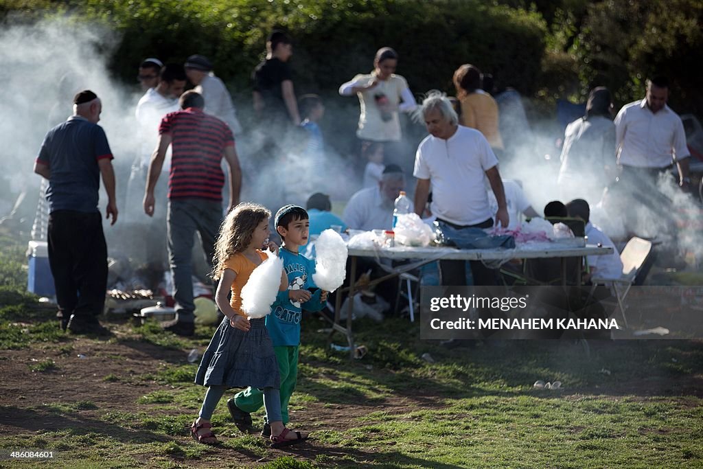 ISRAEL-RELIGION-JEWISH-MIMUNA