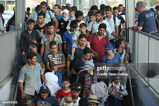 Police look on after detaining 190 migrants from a train that arrived from Budapest at Rosenheim railway station on August 31, 2015 in Rosenheim,...