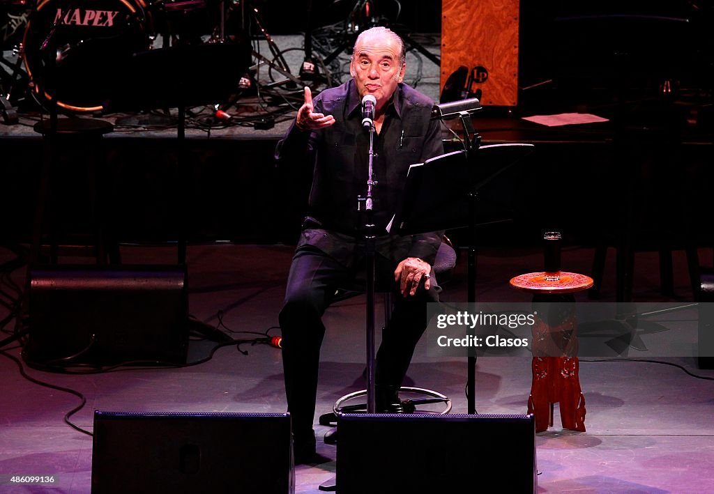 Oscar Chavez Performs in Mexico City