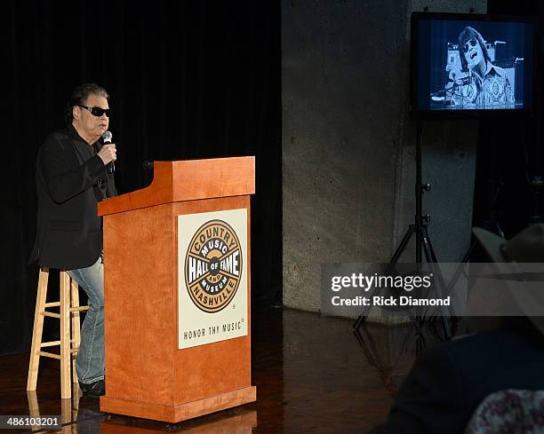 Singer/Songwriter Ronnie Milsap is 1 of the 3 newest inductees into the 2014 Country Music Hall Of Fame. CMHOF member Ronnie Milsap speaks during the...