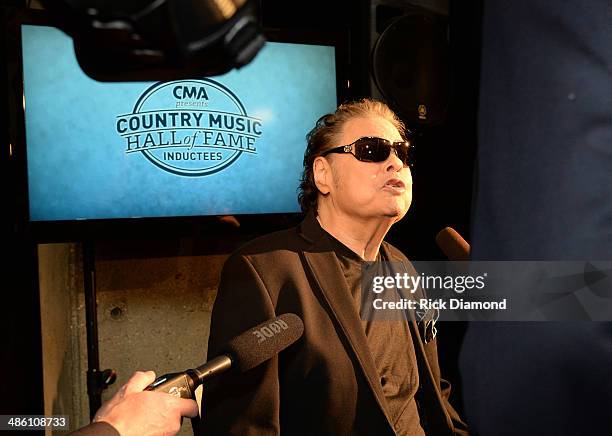 Singer/Songwriter Ronnie Milsap is 1 of the 3 newest inductees into the 2014 Country Music Hall Of Fame. CMHOF member Ronnie Milsap speaks during the...