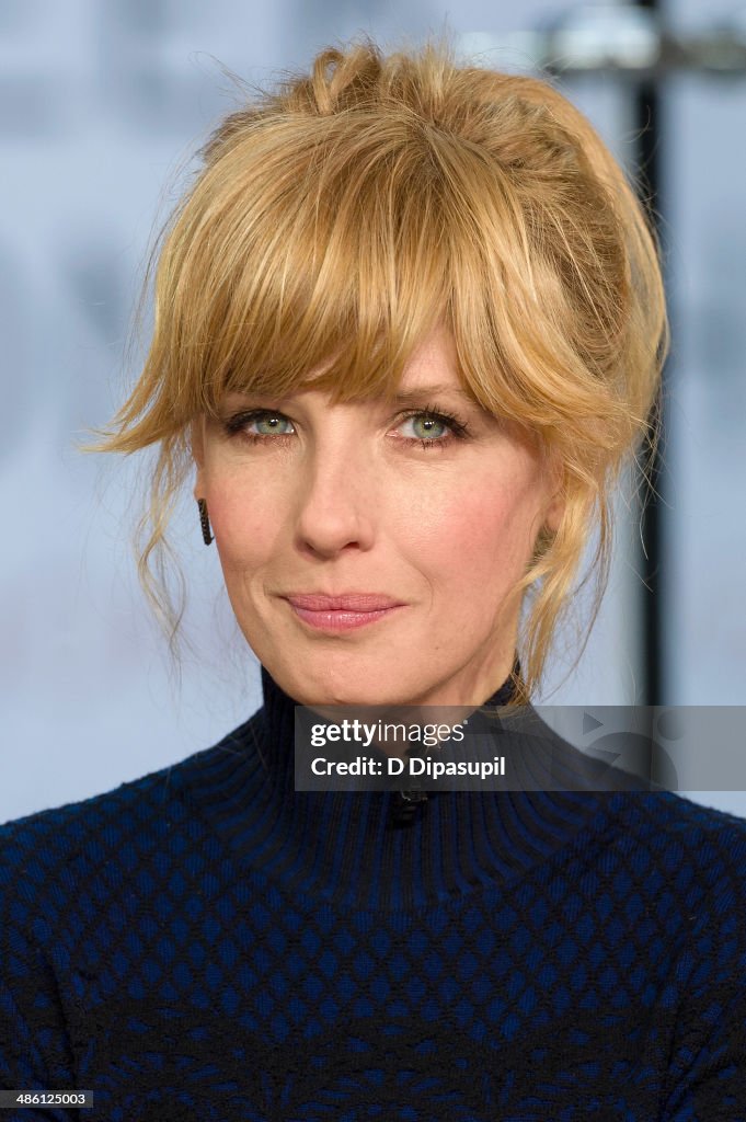 Mario Lopez, Hilaria Baldwin & Kelly Reilly Visit "Extra"