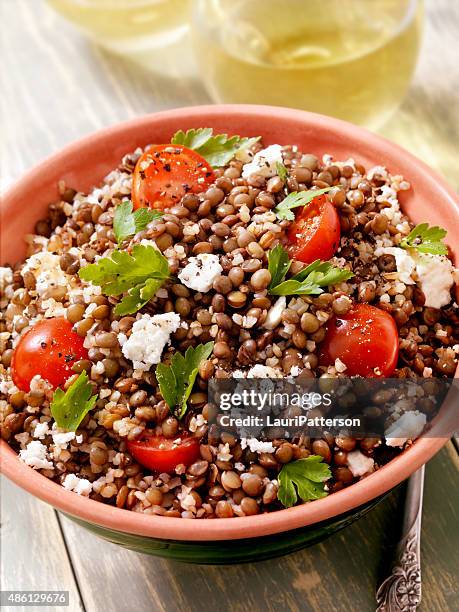 lentil and bulgur salad with feta and fresh spinach - lentil 個照片及圖片檔