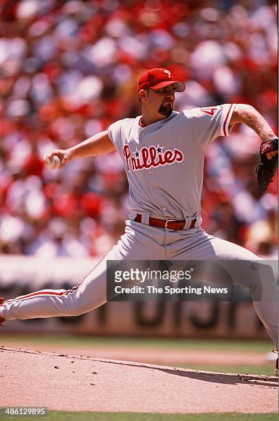 Dave Coggin of the Philadelphia Phillies pitches against the St. Louis Cardinals at Busch Stadium on August 19, 2001 in St. Louis, Missouri. The...