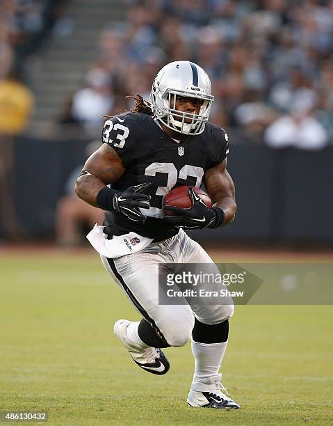 Trent Richardson of the Oakland Raiders in action against the Arizona Cardinals at O.co Coliseum on August 30, 2015 in Oakland, California.