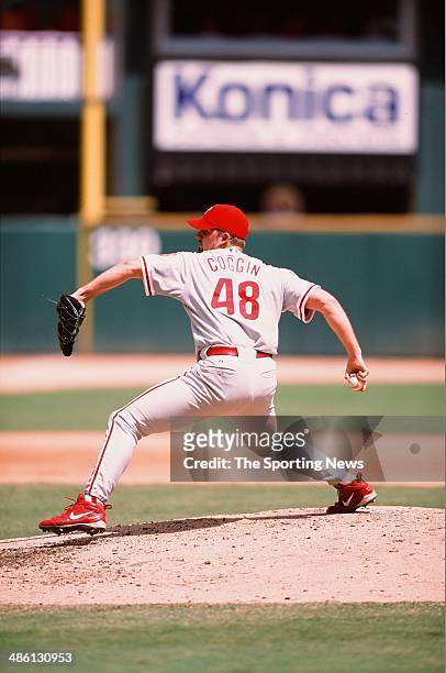 Dave Coggin of the Philadelphia Phillies pitches against the St. Louis Cardinals at Busch Stadium on August 19, 2001 in St. Louis, Missouri. The...
