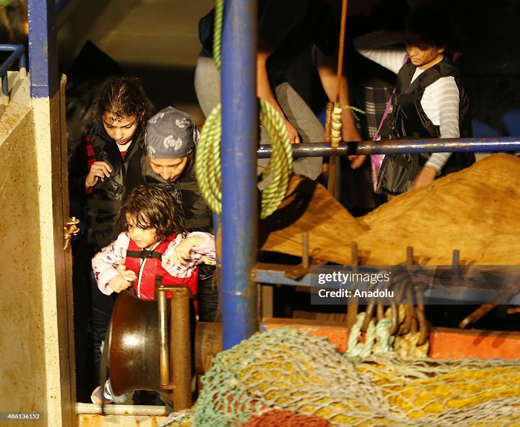 Fishermen rescue nearly 49 Syrian immigrants in Aegean Sea