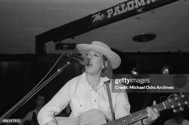 Country star Lucinda Williams performs at the Palonino club on February 13, 1985 in Los Angeles, California.