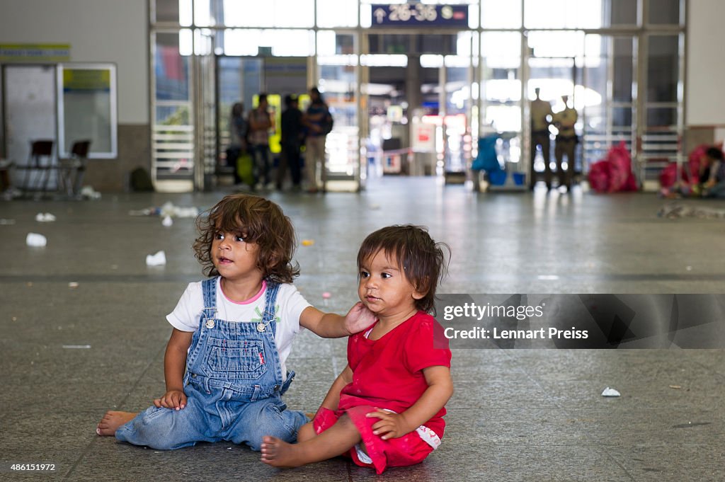 Hundreds Of Migrants Arrive At Munich Railway Station