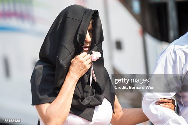 Aided by two unknown men, Shaida Bandali, the Rouge Valley Hospital nurse who stole maternity records and sold them to financial companies, tries to...