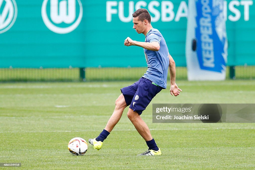 VfL Wolfsburg Training With Julian Draxler And Dante