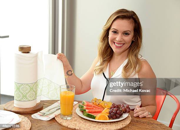 Alyssa Milano teams up with Viva Brand to transform traditional paper towels into kitchen couture with the launch of the Alyssa Milano Signature...