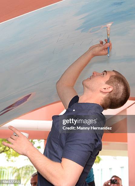 Andrew Garfield participates in Be Amazing 2014 Miami at Hialeah Gardens Elementary on April 22, 2014 in Hialeah, Florida.