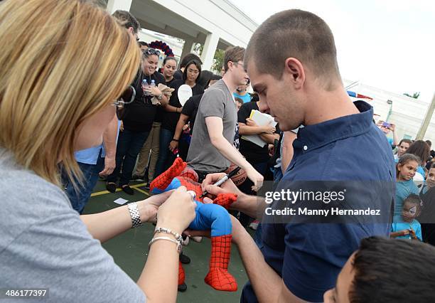 Andrew Garfield participates in Be Amazing 2014 Miami at Hialeah Gardens Elementary on April 22, 2014 in Hialeah, Florida.