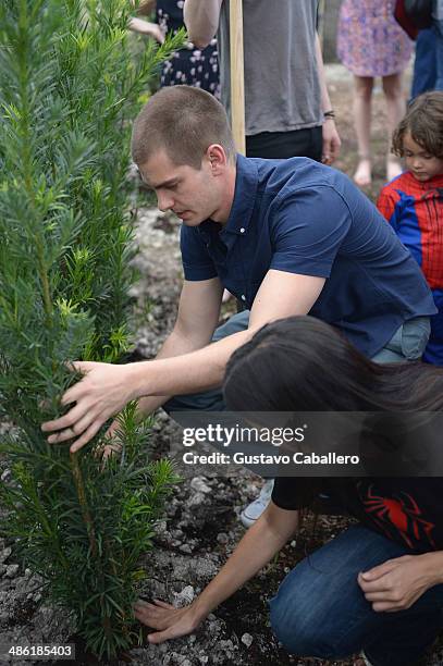 Andrew Garfield attends Be Amazing 2014 Miami at Hialeah Gardens Elementary on April 22, 2014 in Hialeah, Florida.