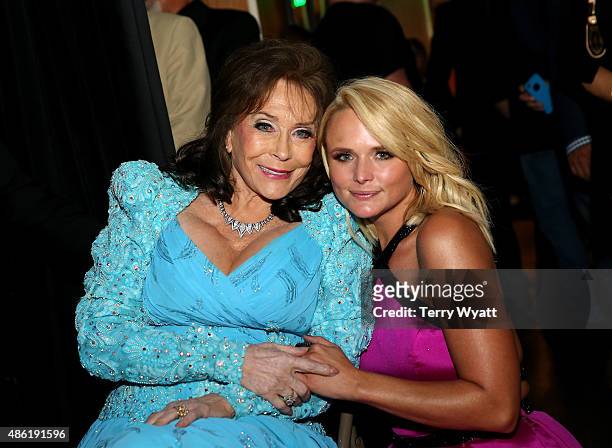 Loretta Lynn and Miranda Lambert pose backstage during the 9th Annual ACM Honors at the Ryman Auditorium on September 1, 2015 in Nashville, Tennessee.